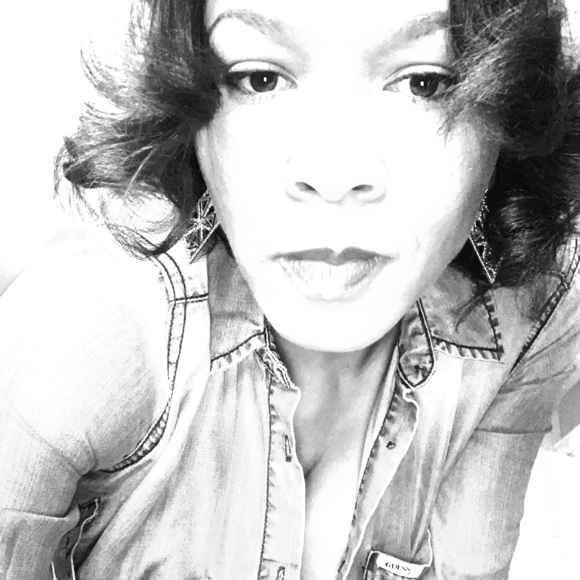 Meet your Posher, Cassandra - Picture 1 of 1